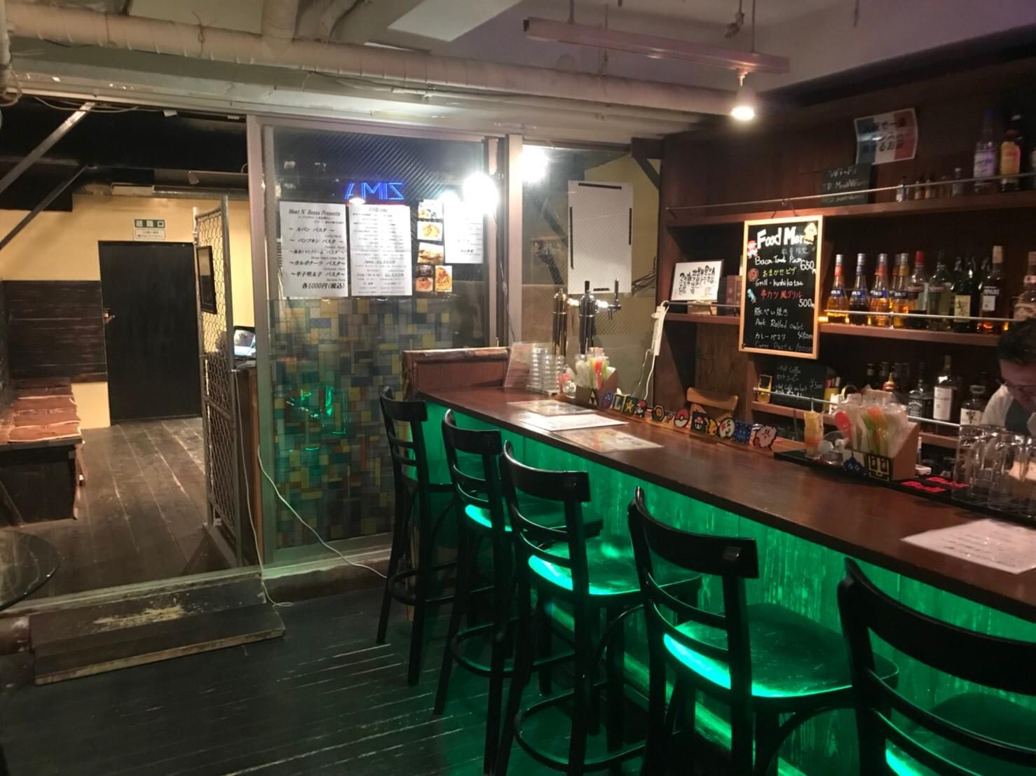 Meat N’ Bonesの店内(旧ページの背景写真)